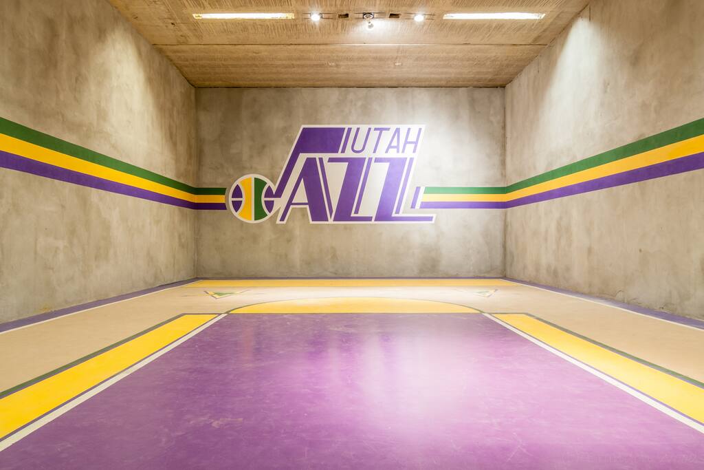 Lighted sports room for racket, basketball, etc.