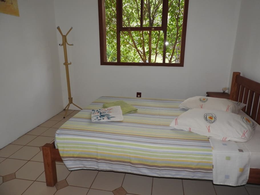 Apt São Francisco - Apartamento com dois dormitórios, sala, cozinha e bwc.