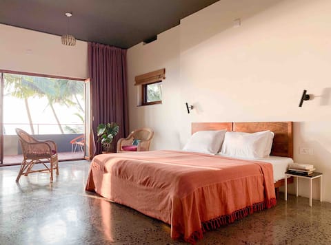 Arus Beach Home - Cosy Beach Facing Double Room