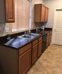 Minutes from Sky Harbor Airport and Downtown!