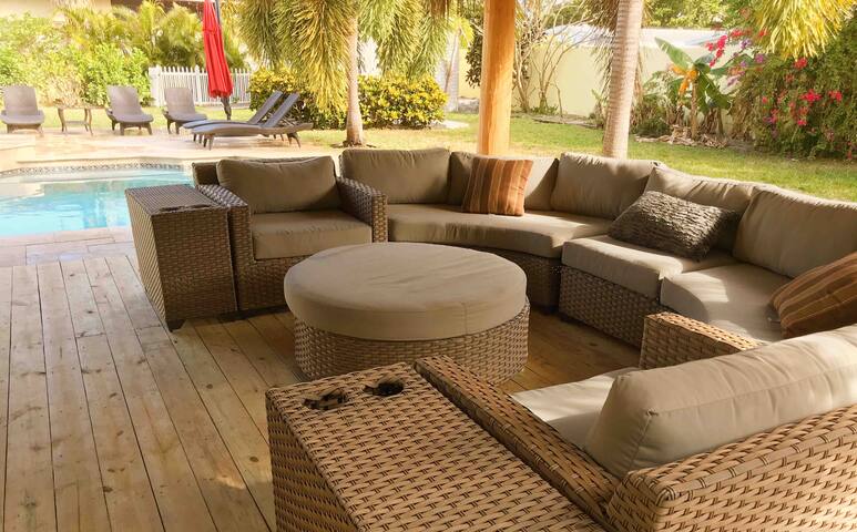 Paradise Resort, With Pool, Mile away from beach gallery image 4