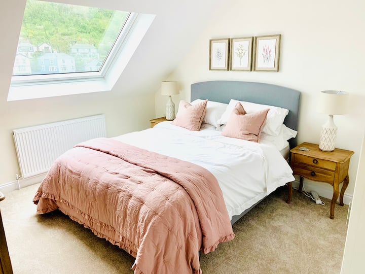 Chambre principale avec salle de douche attenante