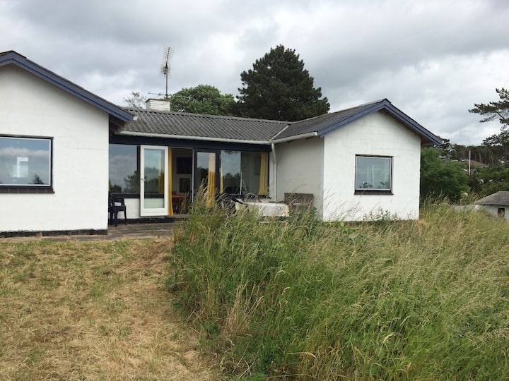 Cottage close to golf, nature and sea. No smoke