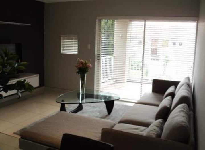 Sophisticated Modern Apartment Close Sandton City - South Africa
