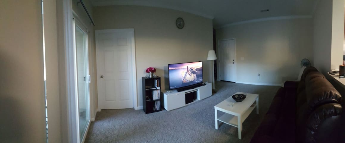 Private bedroom & attached bathroom near FedExWHQ