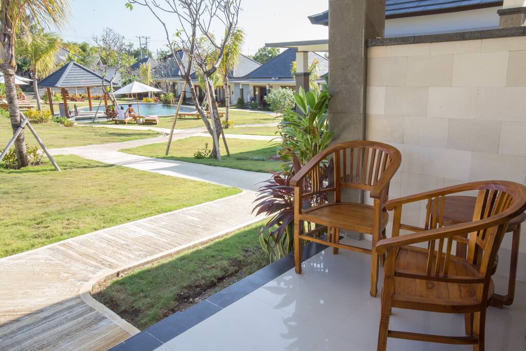 Value bungalow stroll to Padang Padang beach