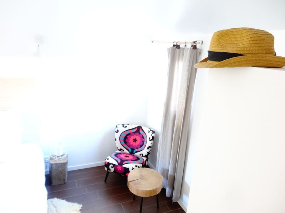 Our house is 700meters from La Cité main entry