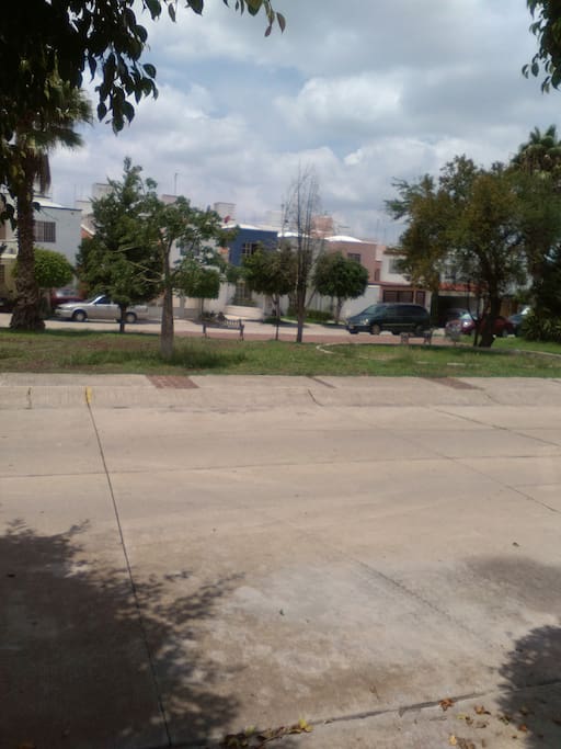 Jardín comunitario de closter frente a casa de huespedes