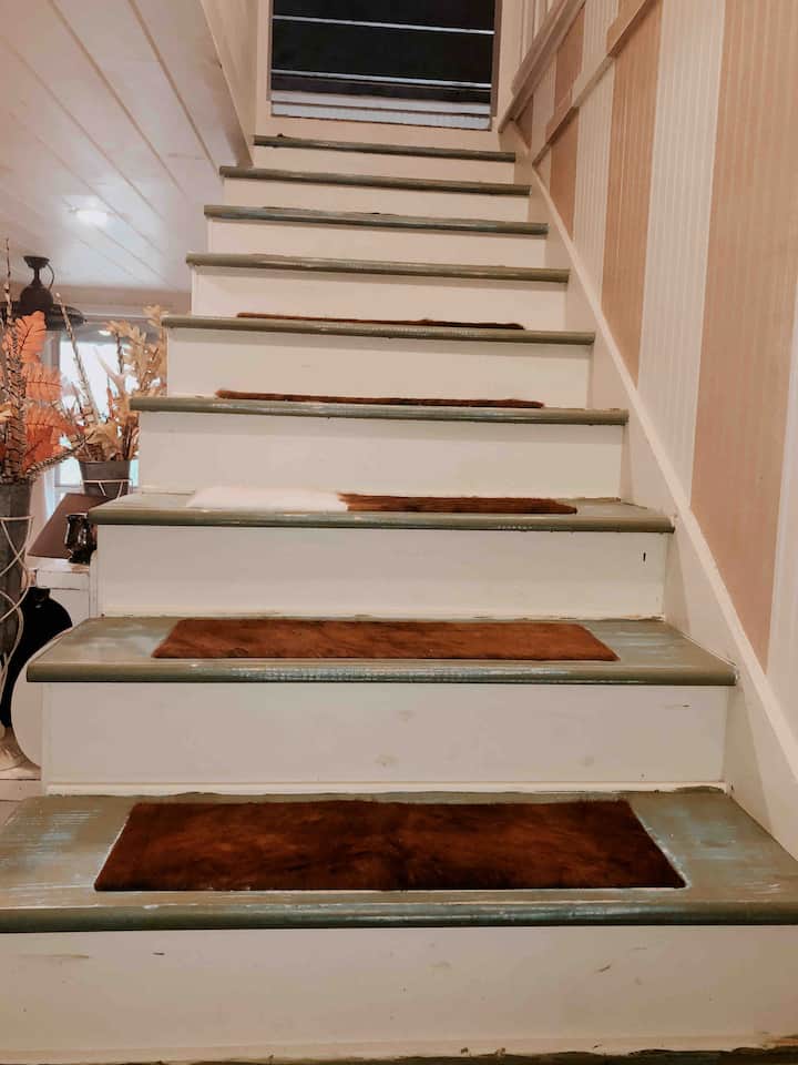 Shkallët e papafingos me 2 krevate dopio "queen". 