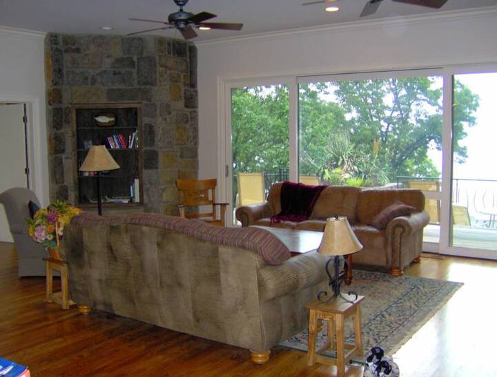 Private, quiet , waterfront retreat Villas for Rent in Jay, Oklahoma