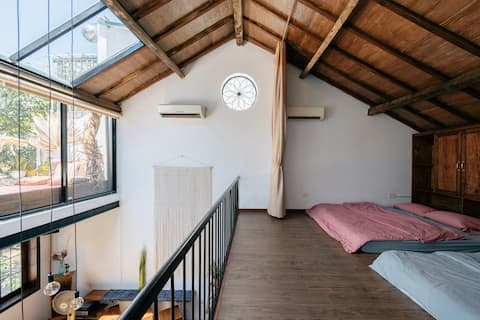 AMAZING SKY-VIEW*UNIQUE*SUN-BRIGHT LOFT FOR 2