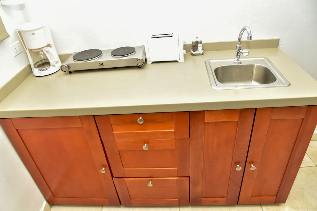Fully equiped kitchenette with all you need to make your delicious meal, electric stove , cofeemachine , toaster , blender, pots and pans , utensils and Dishes , coffeemugs, wineglasses and a safebox also provided.