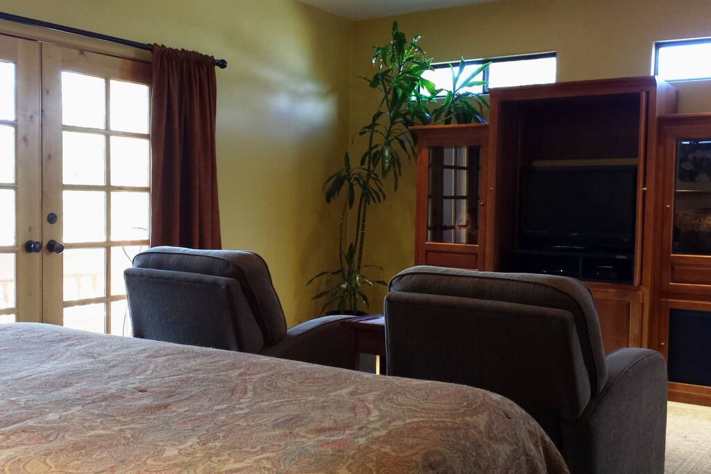 Pyramid Suite recliners, 37" flat screen TV with HD cable and movie channels