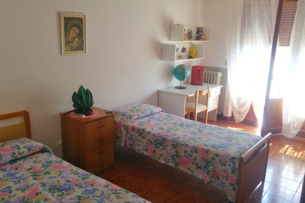 Camera da letto con due letti singoli (se necessario si ossono unire) e con ampio armadio