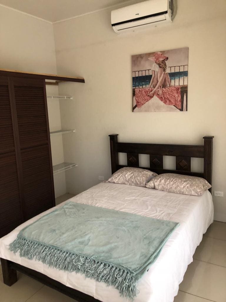 Საძინებელი #1 (მე-2 სართული)