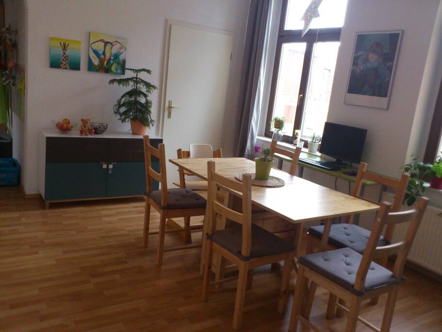 Durchgangszimmer zu Bad und Küche, dass wir als Esszimmer nutzen
