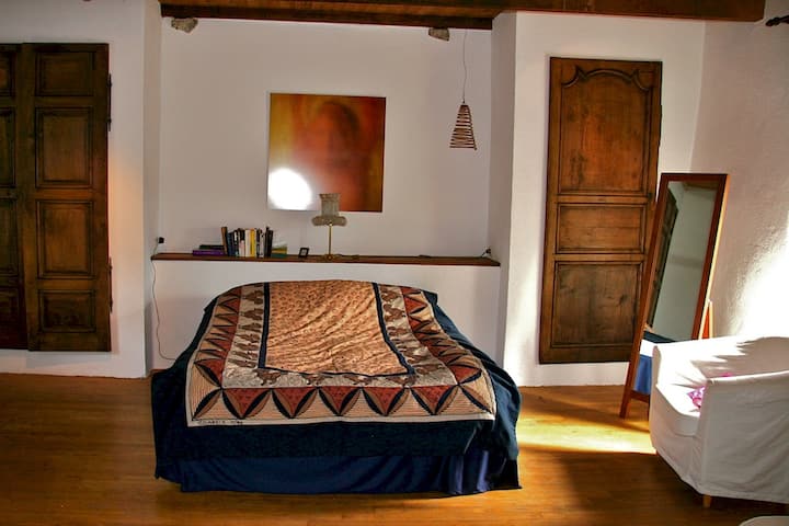 Main House: bedroom 2 on a mezzanine with a double bed + 1 single bed