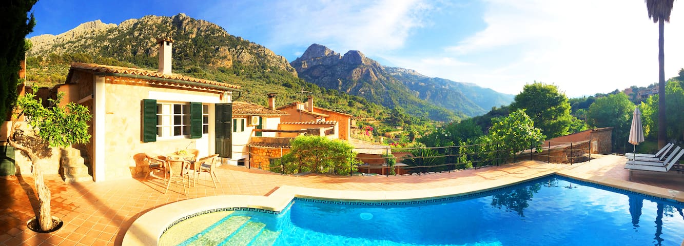 Beautiful house in Fornalutx – large swimming-pool