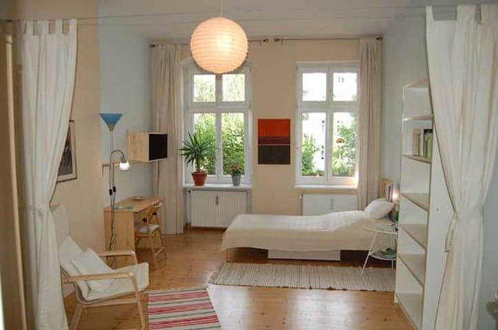 Airbnb Dunckerstrasse 9 Holiday Rentals Places To Stay Berlin Germany