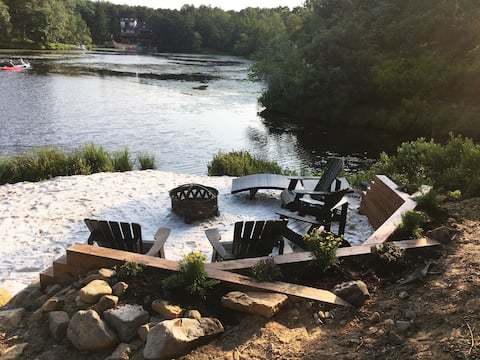 Private Beach ⸰Lake ⸰Kayaks ⸰ Sauna ⸰Firepit