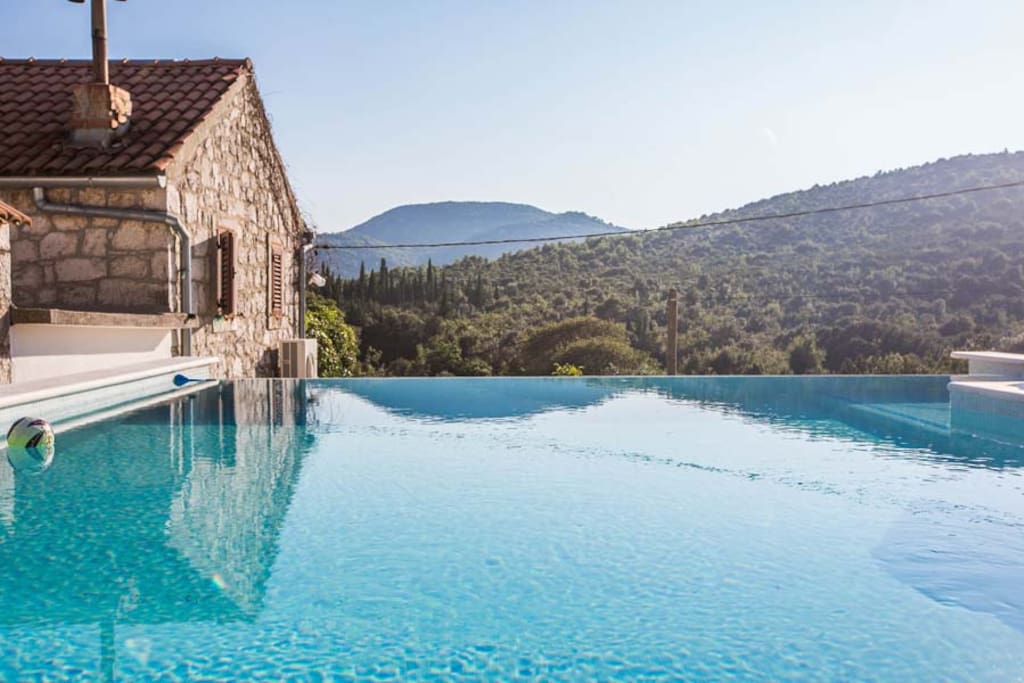 Infinity pool