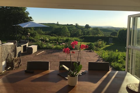 Stunning Views, Hot Tub, Pizza Oven & Fire Pit