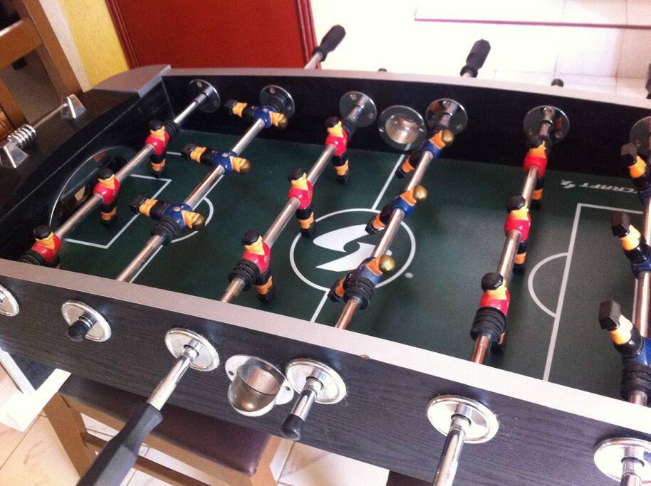 Mesa de Futbolitos para que pases un tiempo muy divertido y lo pueden utilizar GRATIS!