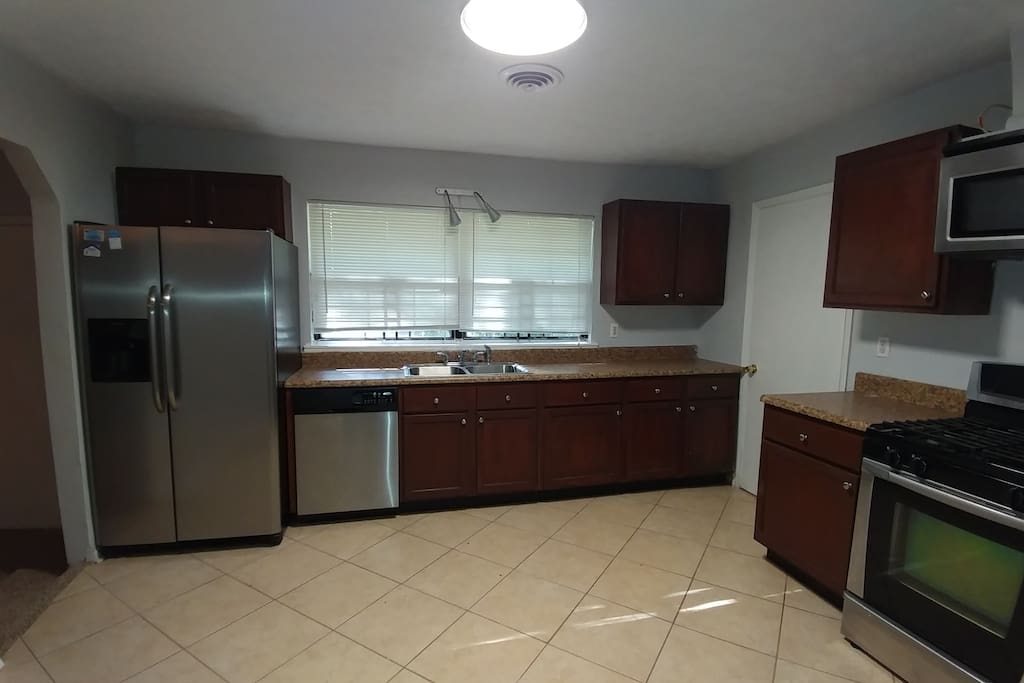 Kitchen Side x Side Fridge/Dishwaser