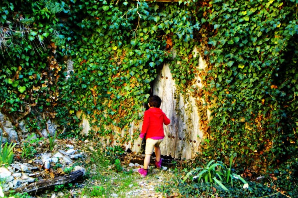 Abandoned villages
with their own history, Santa Engracia.
you can discover old villages from Pyrenees! wood, stones, and leaves.