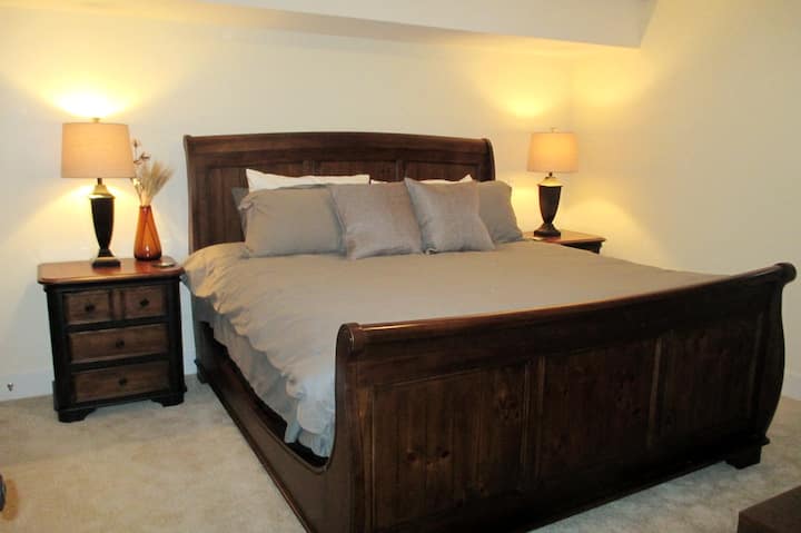 King bed with linen and bamboo bedding