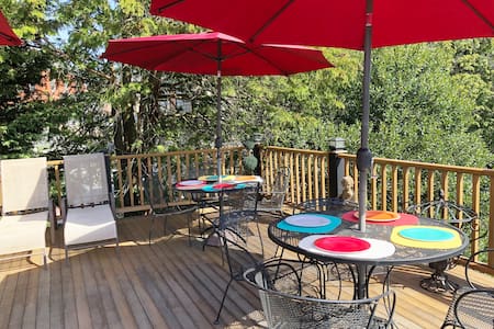 Historic Newport Townhouse Walk to Downtown