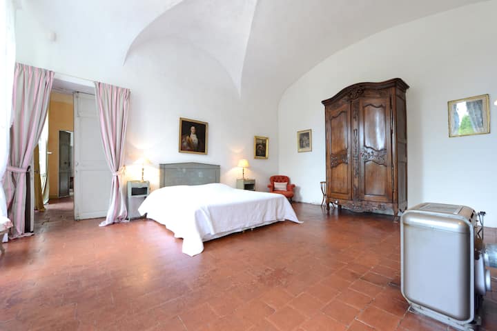La Baronne bedroom