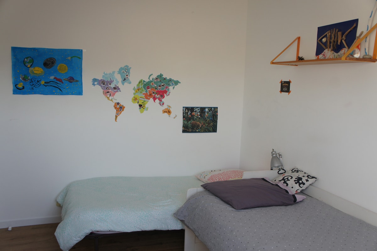 slaapkamer 1 : 2 eenpersoonsbedden