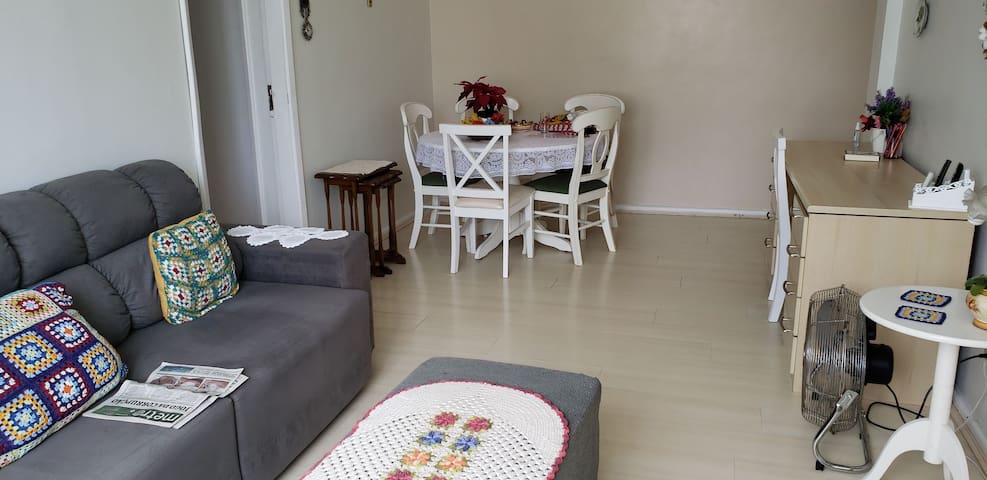 6 pessoas confortáveis no Leblon