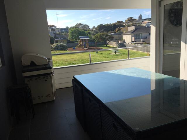 BEACH RETREAT – OCEAN GROVE 3 blocks to the beach gallery image 4