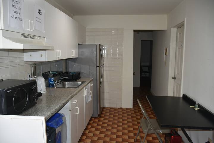 4bdr 1 bath apartment, Hudson Yards, 63F gallery image 4