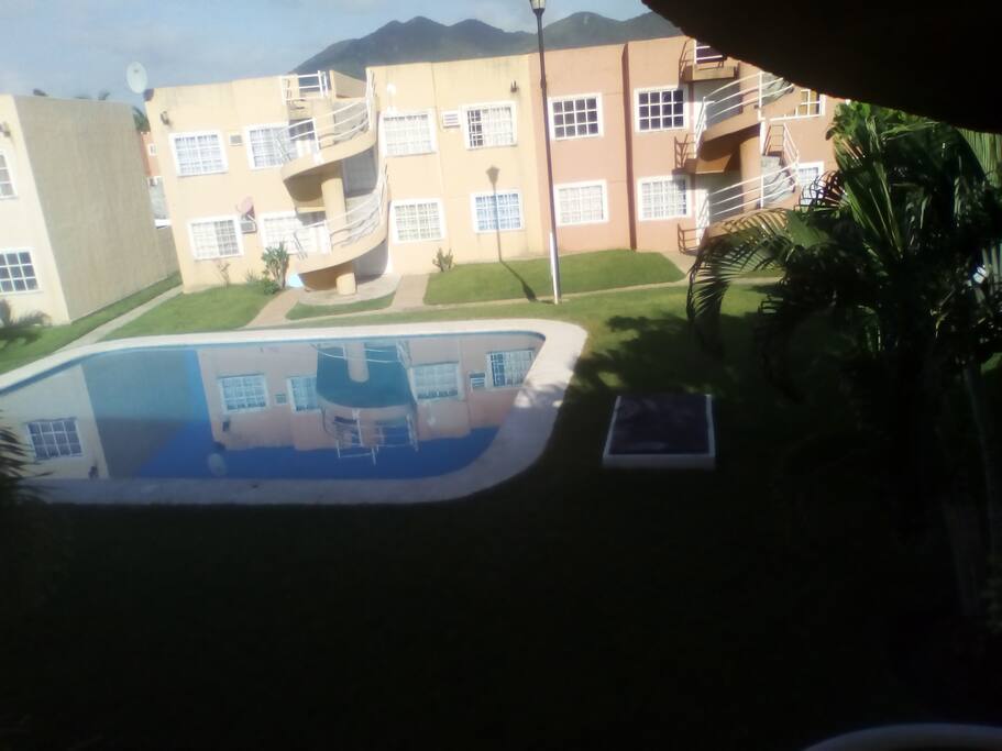 Vista de la alberca del departamento
