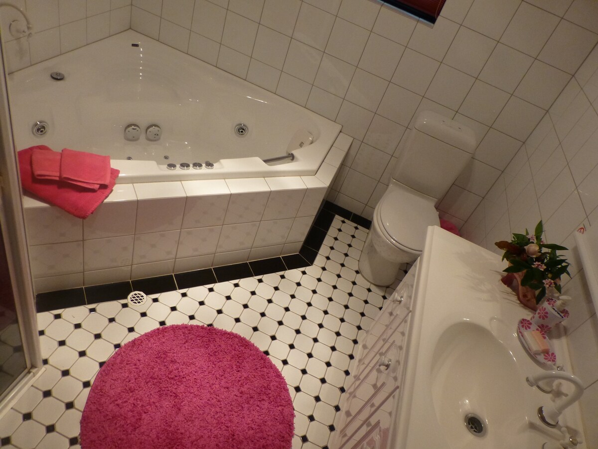 Strathlyn Spa Garden Suites