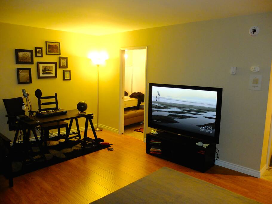 TV Towards Vanity & Bathroom