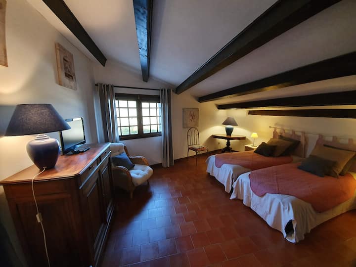 3-საძინებლიანი, ტელევიზორით