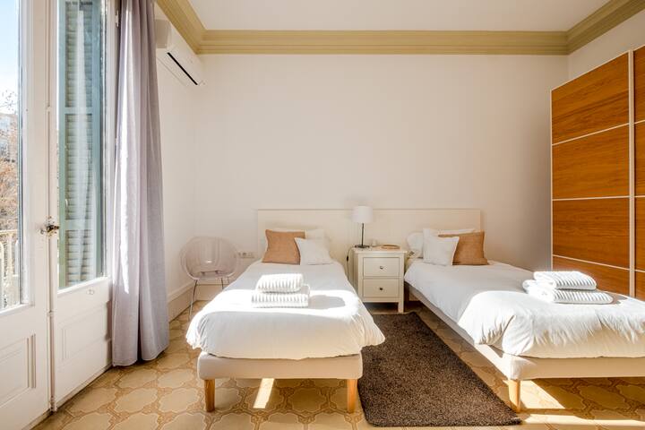 GREAT APARTMENT IN THE EIXAMPLE gallery image 3