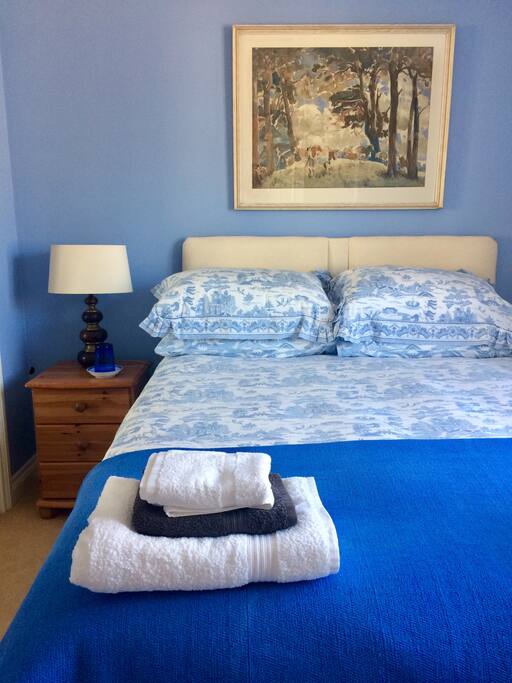 Gentle quiet room overlooking garden