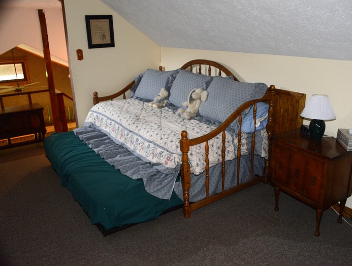 Ლოფტი 2-ტვინიანი საწოლით