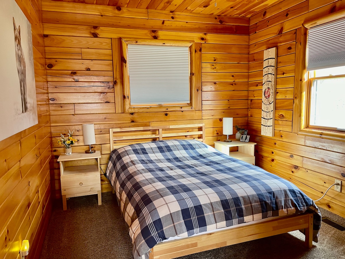 Dormitorio completo en el nivel superior. 