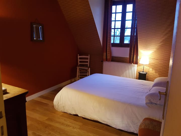 Chambre 3 à l'étage
Couchage en 140x190