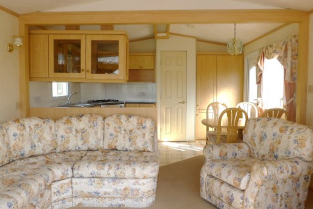Sitting room view towards kitchen