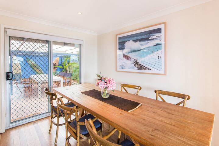 Easy Living at 14 Daphne Street gallery image 3