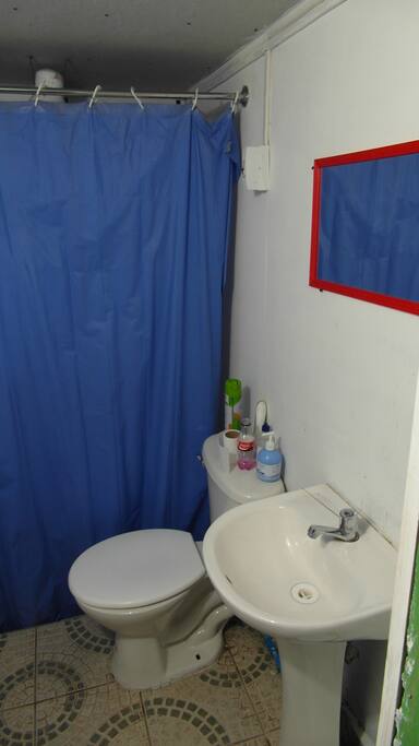 baño pieza atrás agua caliente