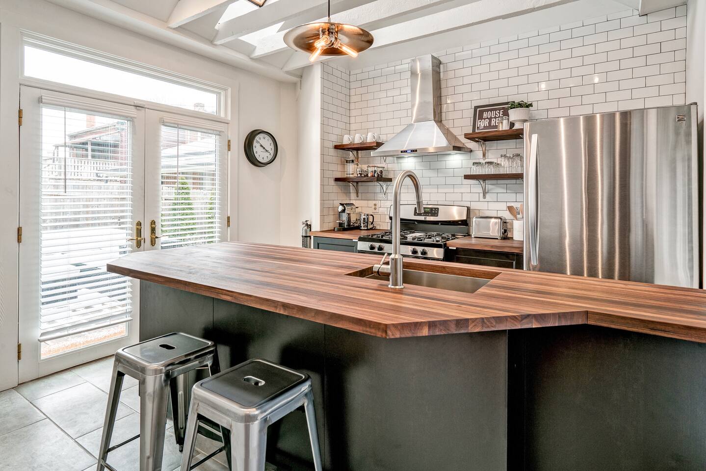 11 Amazing Airbnbs In Columbus For Less Than 200/Night