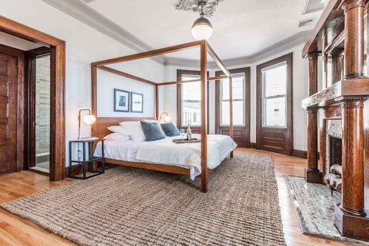 NYC Views! Luxury Townhome Minutes To City Center